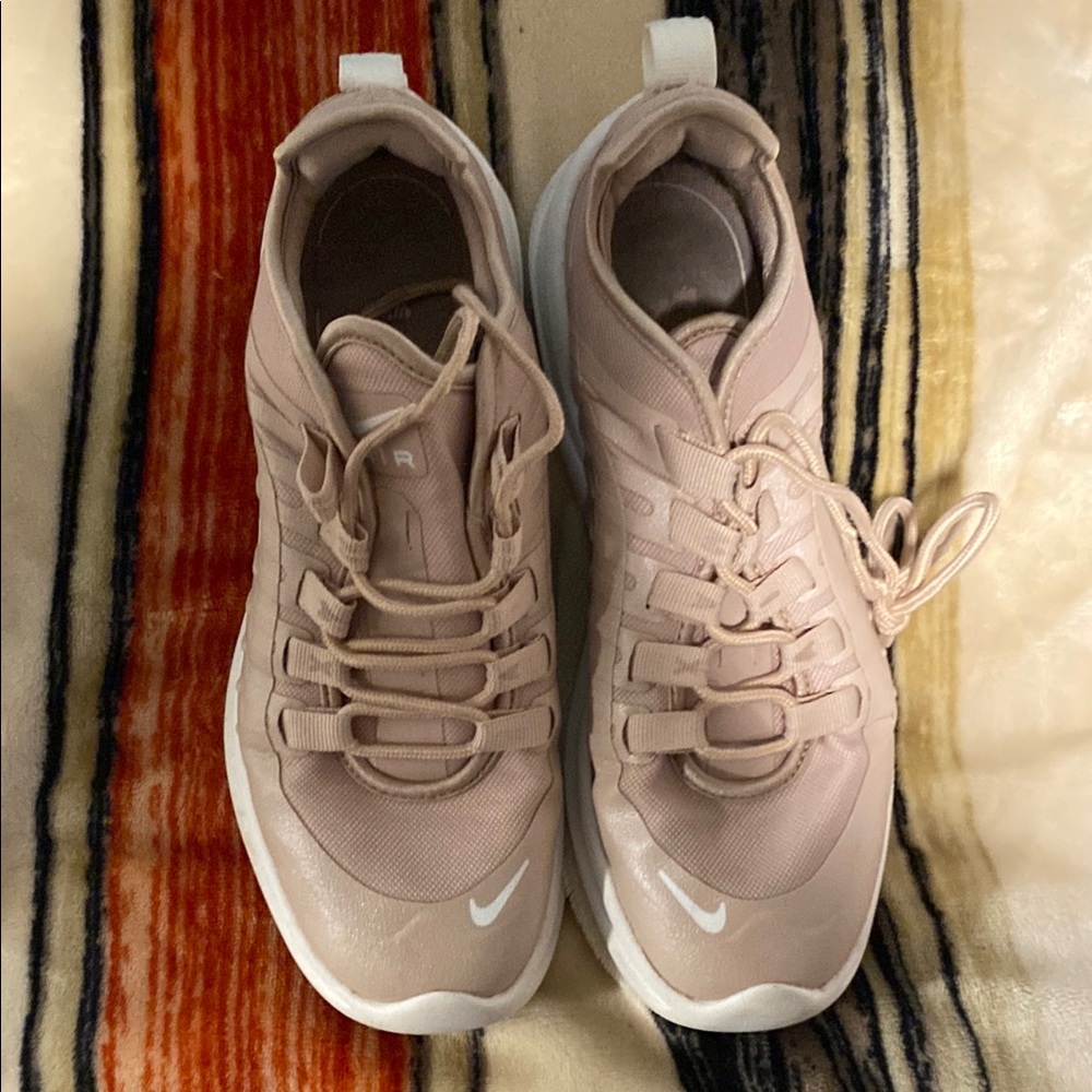 Nike Pink Sneakers Modern Comfort Design